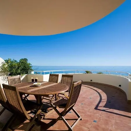 Immaculate 3-bed Penthouse- Stunning Views エステポナ